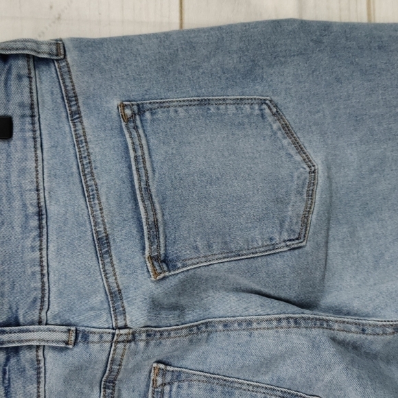 sonoma High Rise Straight Crop Jeans Lighter Wash, Size 10 - Picture 10 of 13